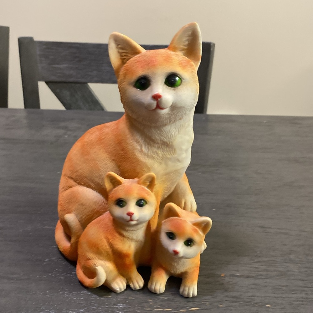 Cat family Figurine